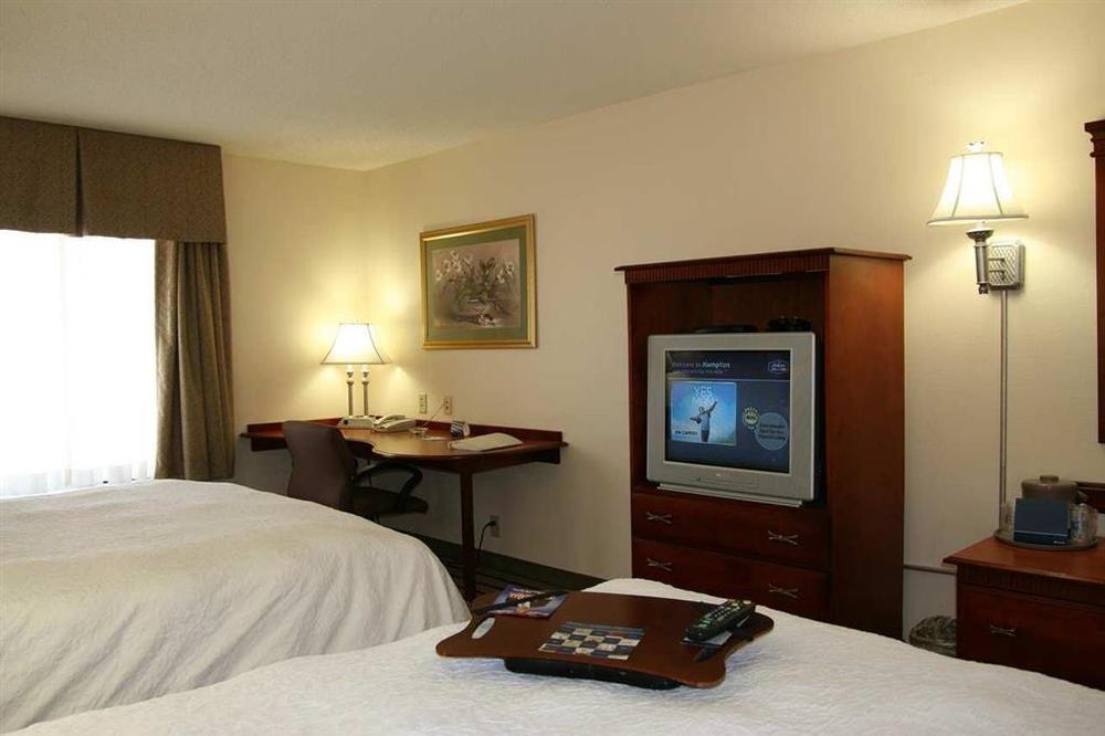 Hampton Inn & Suites Dayton-Vandalia Murlin Heights Room photo
