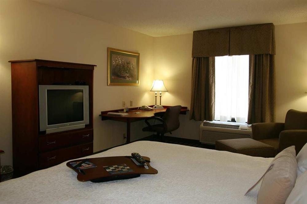 Hampton Inn & Suites Dayton-Vandalia Murlin Heights Room photo