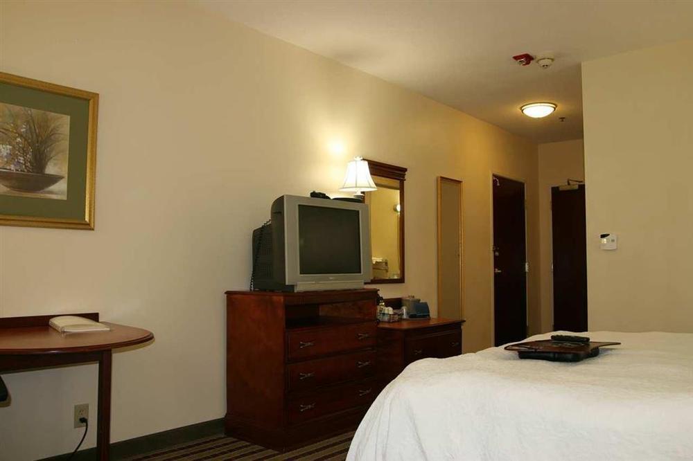 Hampton Inn & Suites Dayton-Vandalia Murlin Heights Room photo
