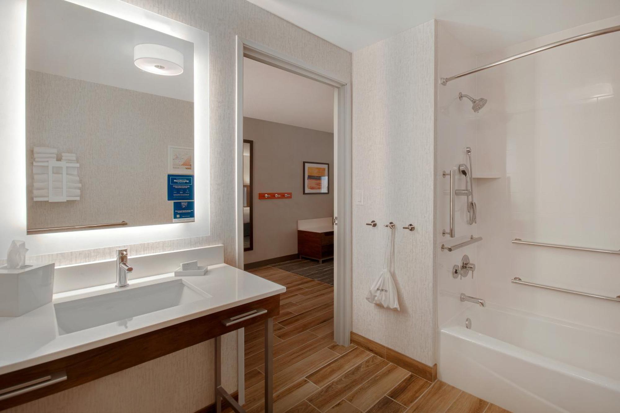 Hampton Inn & Suites Dayton-Vandalia Murlin Heights Exterior photo